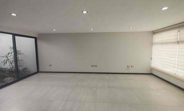 Casa en Venta, Fracc. La Mezza, San Andrés Cholula, cerca de la UDLAP.