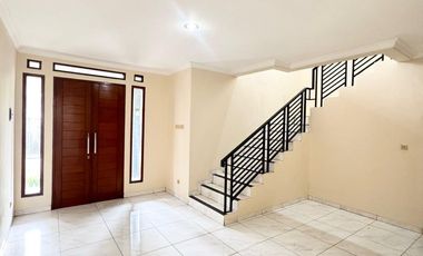 Jarang Ada! Rumah Luas di Turangga 180m², 6 Menit ke TSM, Harga Masih Nego