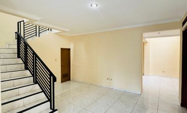 Jarang Ada! Rumah Luas di Turangga 180m², 6 Menit ke TSM, Harga Masih Nego