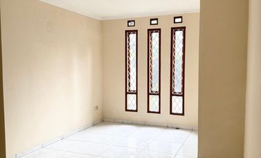 Jarang Ada! Rumah Luas di Turangga 180m², 6 Menit ke TSM, Harga Masih Nego