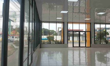 ALQUILO LOCAL COMERCIAL ESQUINERO