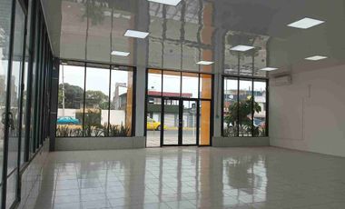 ALQUILO LOCAL COMERCIAL ESQUINERO
