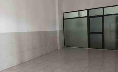 ALQUILO LOCAL COMERCIAL ESQUINERO