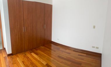 Vendo dpto. de 223m2 de 3 dormitorios con baño, 3 cocheras