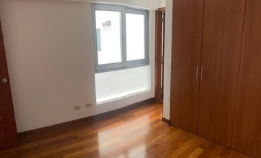 Vendo dpto. de 223m2 de 3 dormitorios con baño, 3 cocheras