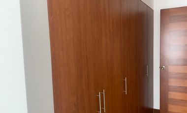 Vendo dpto. de 223m2 de 3 dormitorios con baño, 3 cocheras
