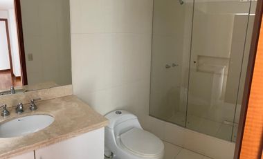 Vendo dpto. de 223m2 de 3 dormitorios con baño, 3 cocheras