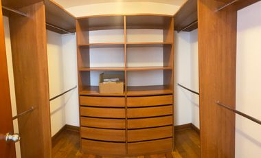 Vendo dpto. de 223m2 de 3 dormitorios con baño, 3 cocheras