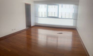 Vendo dpto. de 223m2 de 3 dormitorios con baño, 3 cocheras