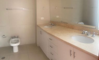 Vendo dpto. de 223m2 de 3 dormitorios con baño, 3 cocheras