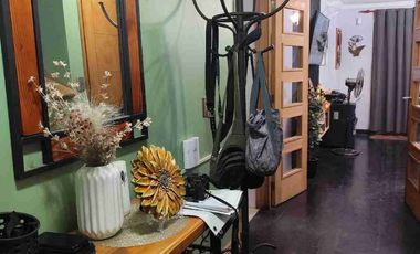 Excelente y cómoda propiedad con local comercial