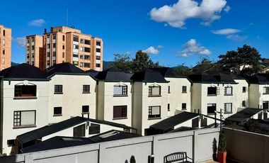 Venta de hermoso apartamento en exclusivo sector de la ciudad, seguro, tranquilo y lleno de zonas verdes con accesos a vías importantes de la ciudad.