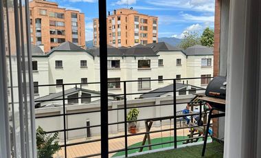 Venta de hermoso apartamento en exclusivo sector de la ciudad, seguro, tranquilo y lleno de zonas verdes con accesos a vías importantes de la ciudad.