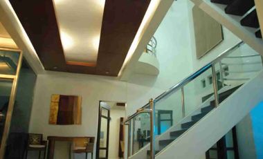 Stunning Modern Mansion in Prime Location