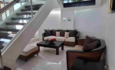 Stunning Modern Mansion in Prime Location