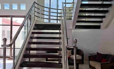 Stunning Modern Mansion in Prime Location