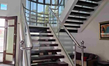 Stunning Modern Mansion in Prime Location