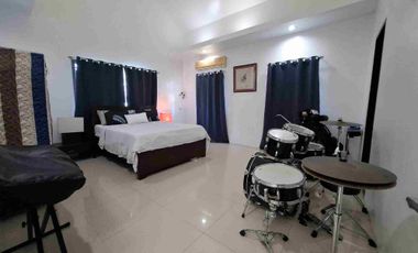 Stunning Modern Mansion in Prime Location