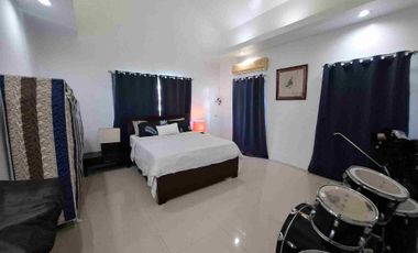 Stunning Modern Mansion in Prime Location