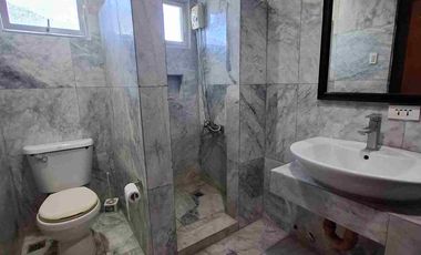 Stunning Modern Mansion in Prime Location