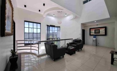 Stunning Modern Mansion in Prime Location