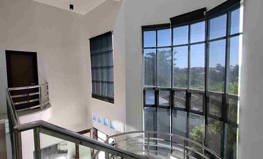 Stunning Modern Mansion in Prime Location