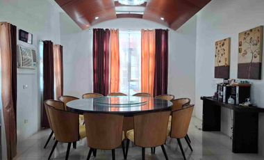 Stunning Modern Mansion in Prime Location