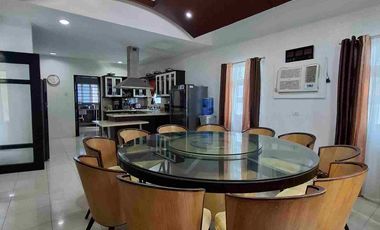 Stunning Modern Mansion in Prime Location