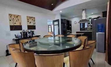 Stunning Modern Mansion in Prime Location