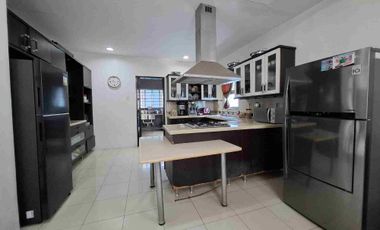 Stunning Modern Mansion in Prime Location