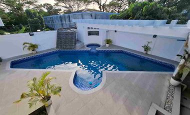 Stunning Modern Mansion in Prime Location