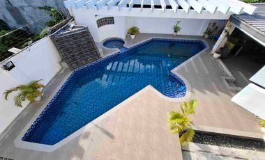 Stunning Modern Mansion in Prime Location