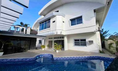 Stunning Modern Mansion in Prime Location