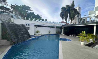 Stunning Modern Mansion in Prime Location