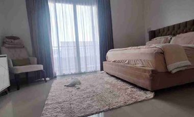 DIJUAL RUMAH 3 LANTAI HOOK JATIBENING BARU 250M2 SHM SELANGKAH KE JAKARTA