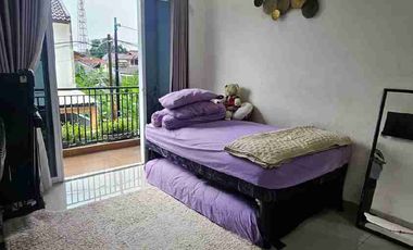 DIJUAL RUMAH 3 LANTAI HOOK JATIBENING BARU 250M2 SHM SELANGKAH KE JAKARTA