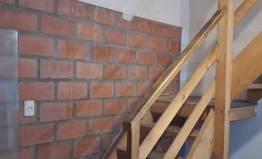 ¡Oportunidad a un nuevo comienzo!.  Venta CASA ESQUINA de 2  pisos.