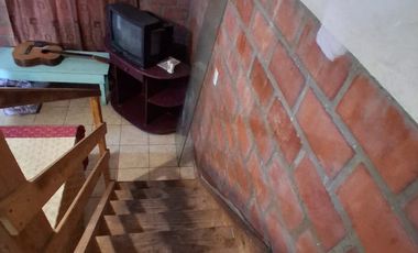 ¡Oportunidad a un nuevo comienzo!.  Venta CASA ESQUINA de 2  pisos.