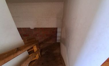 ¡Oportunidad a un nuevo comienzo!.  Venta CASA ESQUINA de 2  pisos.