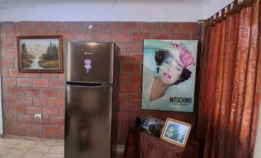 ¡Oportunidad a un nuevo comienzo!.  Venta CASA ESQUINA de 2  pisos.