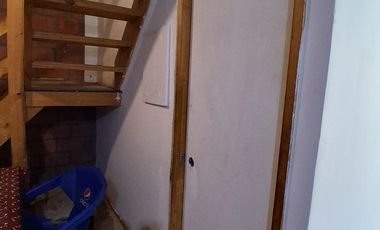¡Oportunidad a un nuevo comienzo!.  Venta CASA ESQUINA de 2  pisos.