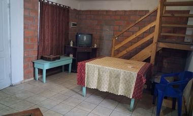 ¡Oportunidad a un nuevo comienzo!.  Venta CASA ESQUINA de 2  pisos.