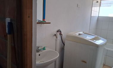 ¡Oportunidad a un nuevo comienzo!.  Venta CASA ESQUINA de 2  pisos.