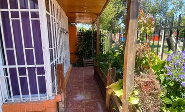 Casa esquina de dos pisos en comuna de Maipú en arriendo