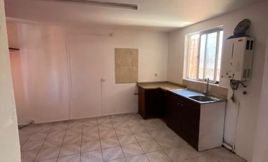 Casa esquina de dos pisos en comuna de Maipú en arriendo