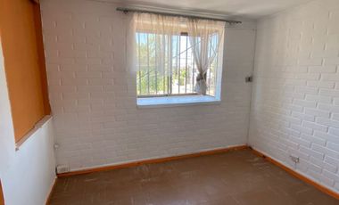 Casa esquina de dos pisos en comuna de Maipú en arriendo