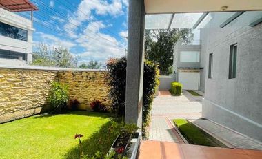 casa vacía  de renta moderna en conjunto  3 habitaciones 2 parqueos jardín pérgola de BBQ  sol y luz natural