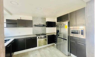 casa vacía  de renta moderna en conjunto  3 habitaciones 2 parqueos jardín pérgola de BBQ  sol y luz natural