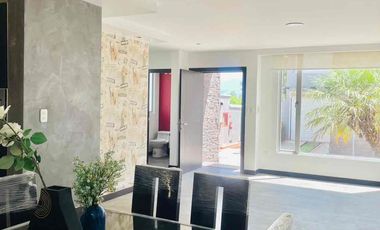 casa vacía  de renta moderna en conjunto  3 habitaciones 2 parqueos jardín pérgola de BBQ  sol y luz natural