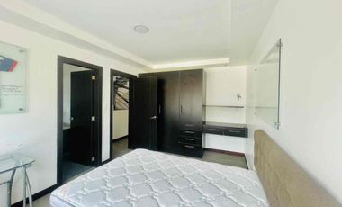 casa vacía  de renta moderna en conjunto  3 habitaciones 2 parqueos jardín pérgola de BBQ  sol y luz natural